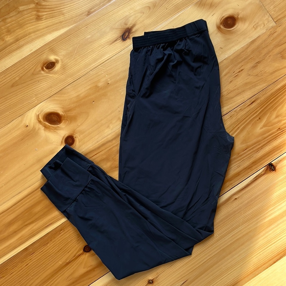 Black Dri-fit Nike Joggers (L)